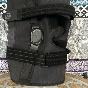 Black Breg Knee Brace for Right Knee